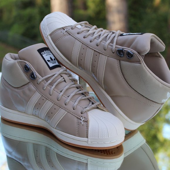 Athletic_Shoes
